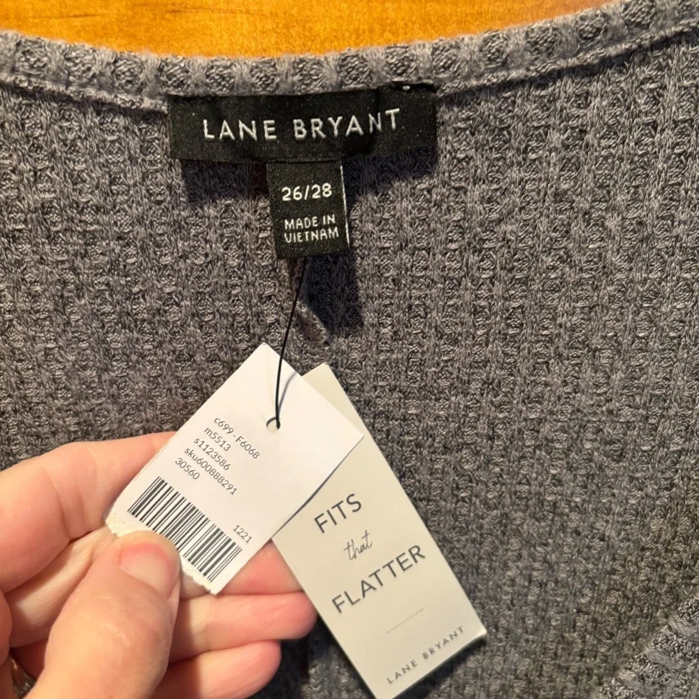 Lane Bryant Waffle Knit V-neck Long Sleeve Swing Top in Gray 26/28 NWT - Picture 4 of 7